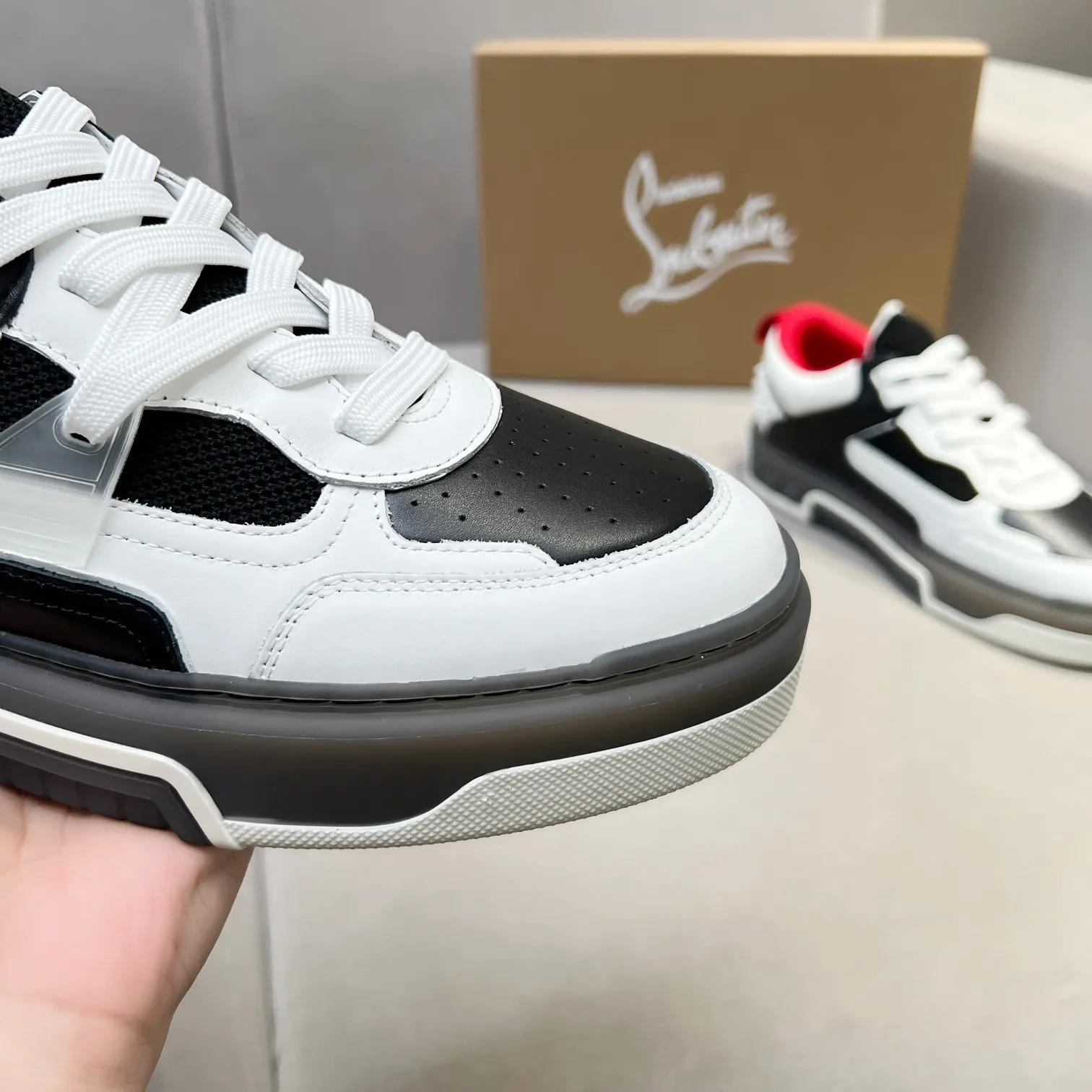 Men's shoes 💰700 🌹🌹🌹̋ Wang Junkai Yang Mi Xu Kai Zhang Jingyi Ding Chengxin Chen Muchi Wang Ziyi Same style Christian Louboutin 2024 [New product] ASTROLOUBI unisex thick-soled sports shoes red-soled shoes perfectly integrate fashion and sports, The fabrics are made of luxurious calfskin, soft suede, smooth satin and laminated leather, and the back is decorated with classic rivets. The interior is blended with a knitted tongue for added durability, breathability and quick-drying comfort. The outsole is made of a combination of EVA foam and imported rubber, and the colorful CL iconic letters on the side of the outsole show the brand's unique style. It is a ceiling-level comfortable skate shoe! ! ! Available in multiple colors, women’s sizes 35–40, men’s sizes 39–45